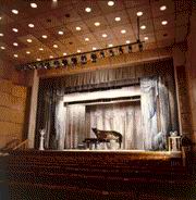 Концертный зал Государственного дома-музея П. И. Чайковского в Клину - кликните по картинке!